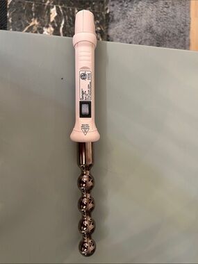 Lange Pale Pink Curling Wand with Chrome Barrel